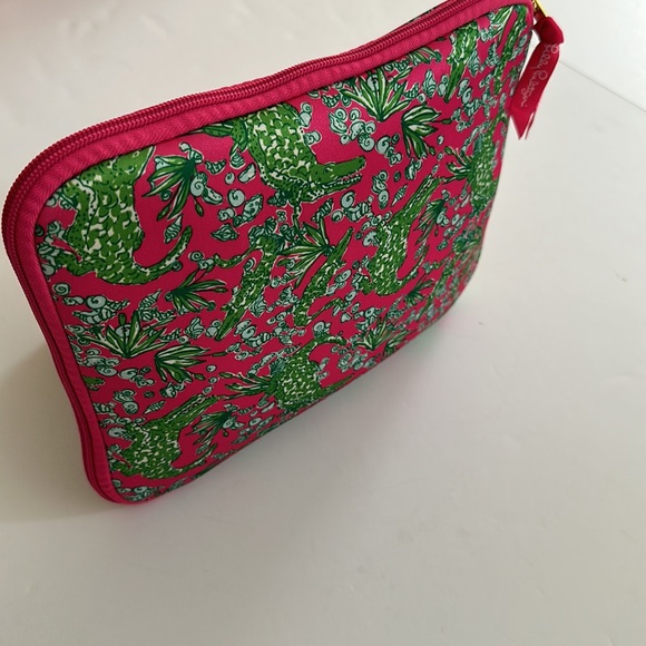 Lilly Pulitzer || Pink & Green Tablet Case. - Picture 4 of 10